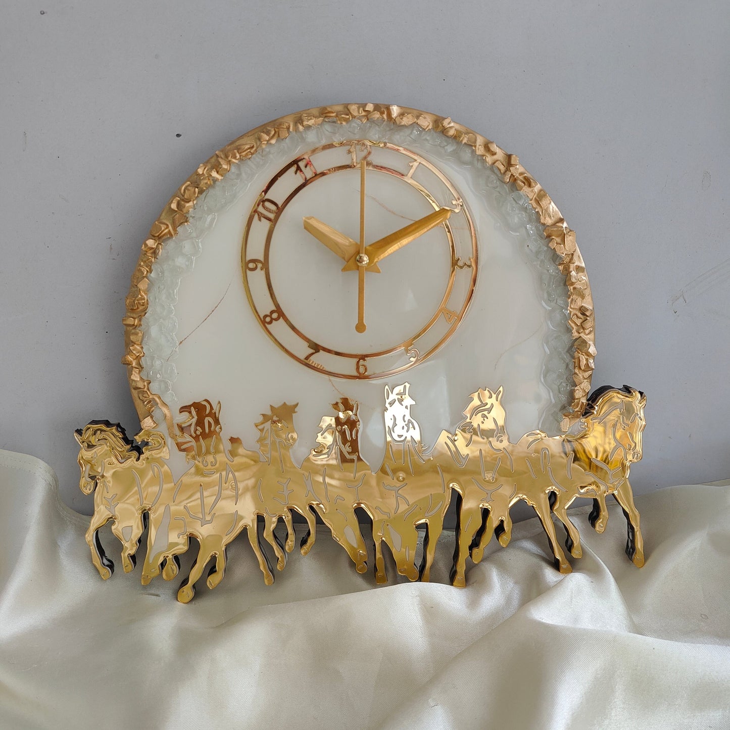 Seven Horse 0003 - Golden & White Edition